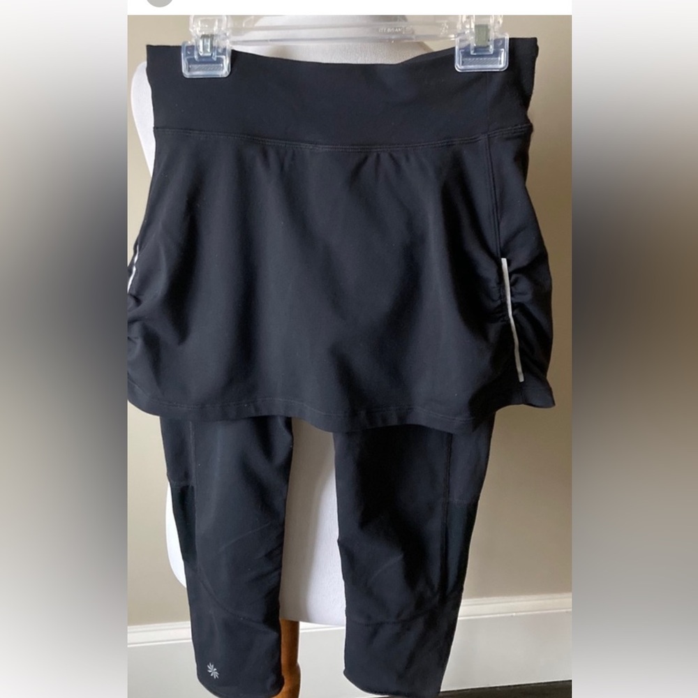 Athleta black skirted capri length leggings
